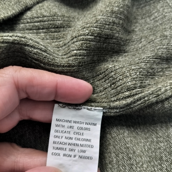M403) Vintage Oleg Cassini Olive Green V-Neck Acrylic Pullover Sweater Size XL - Picture 7 of 7